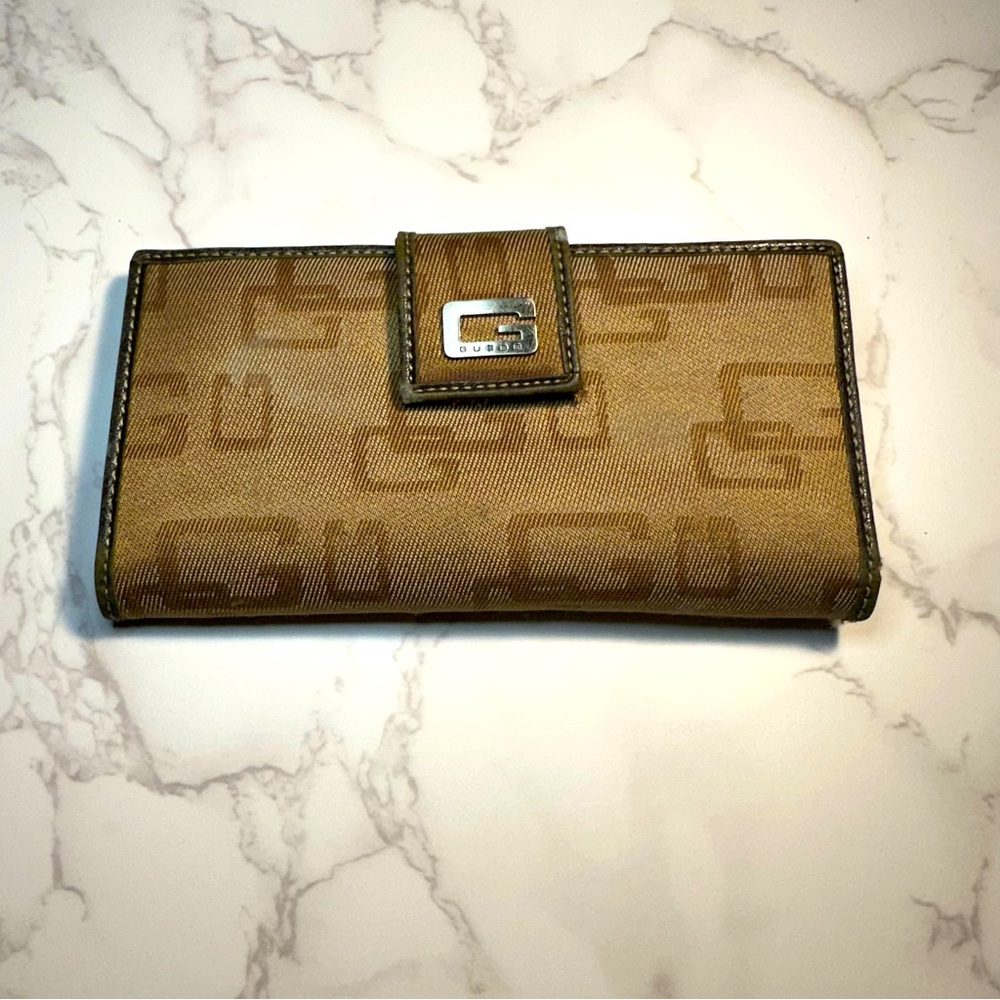 Guess Women’s Wallet With Credit Card Slots